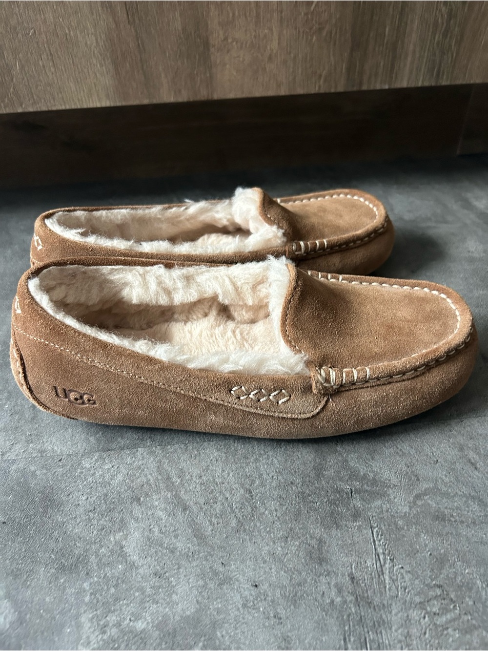 UGG Ansley Moccasin Slip-On Slippers Women’s 8 Chestnut EUC - Picture 6 of 7